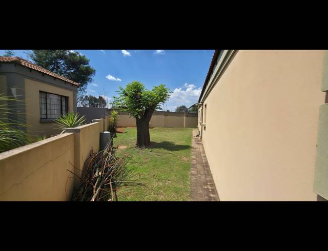 3 BEDROOM FREESTANDING TO LET IN JACKAROO PARK